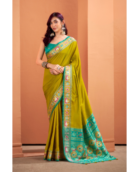 Mehandi Green Elegant Soft Silk Saree with Traditional Patola Weaving